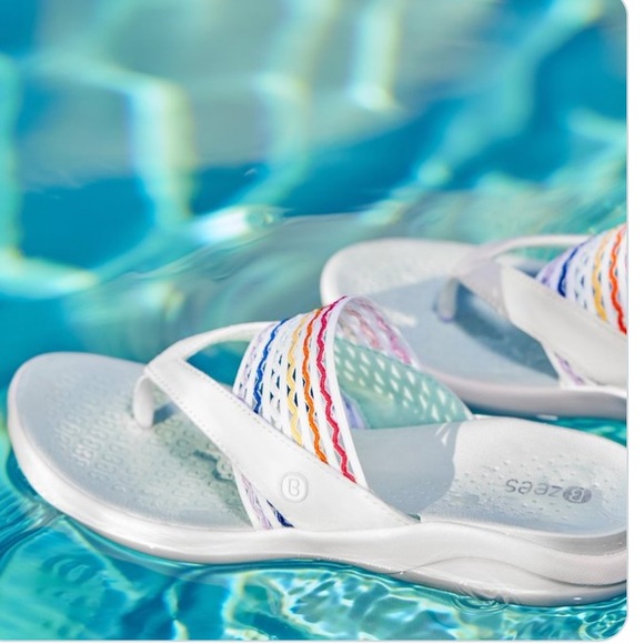 Bzees Cabana Bzees White Sandals NEW Bzees Cabana Flip Flop Sandal